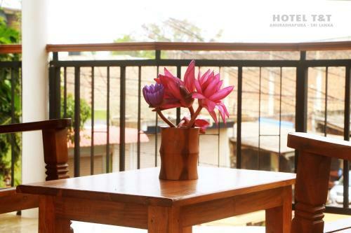 Hotel T & T
