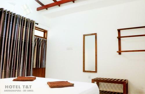 Hotel T & T
