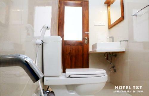 Hotel T & T