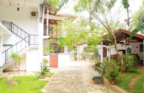 Hotel T & T