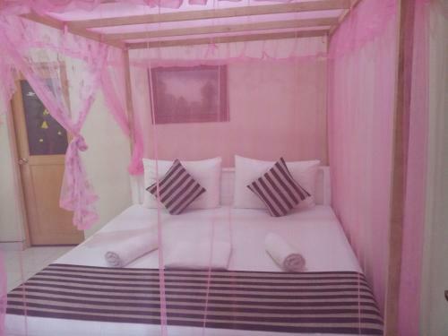 Hostal Heritage Lake View