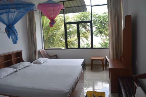 Lake Wave Hotel