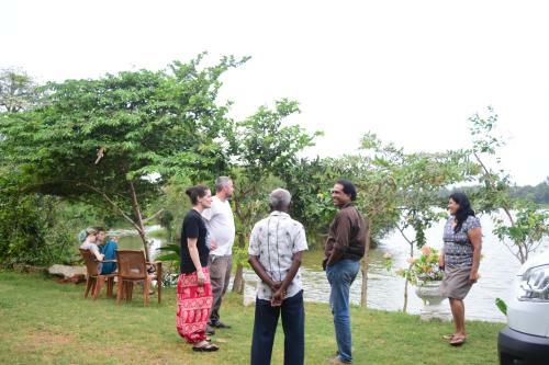 Lake Wave Hotel