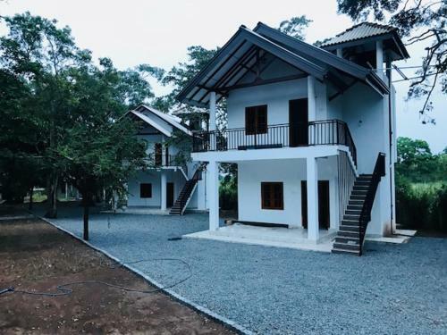 Hotel Andarawewa Nature Resort