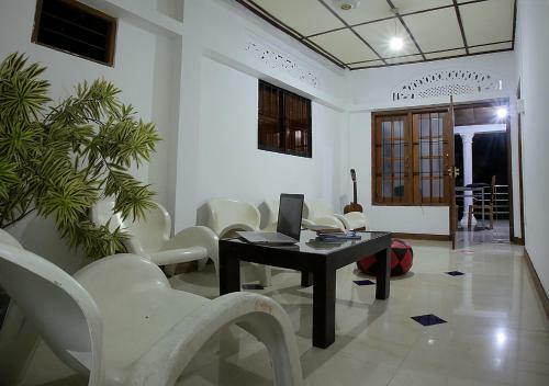 Hotel Aura City Hostel