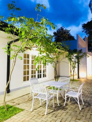 Hostal Royal White Tourist Rest