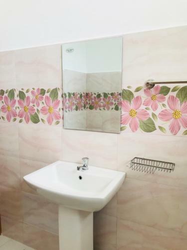 Hostal Royal White Tourist Rest