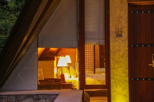 Hotel Liyya Water Villas
