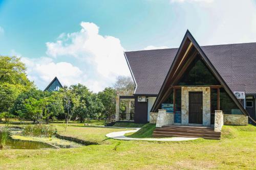 Hotel Liyya Water Villas