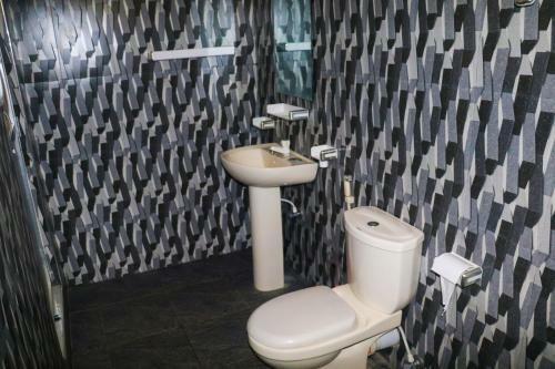 Hotel Deshani Holiday Inn