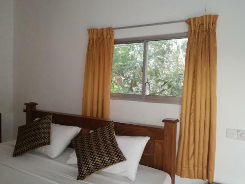 Hotel Deshani Holiday Inn