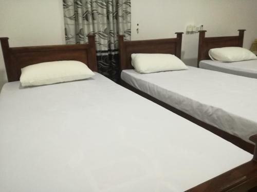 Hotel Deshani Holiday Inn