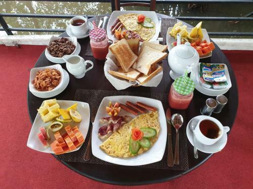 Hotel Nature Cabanas & Floating Restaurant