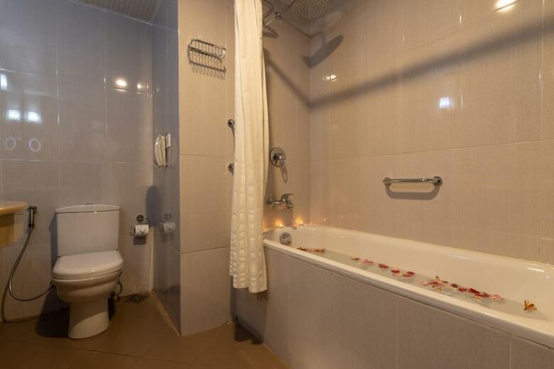 Araliya Green Hills Hotel
