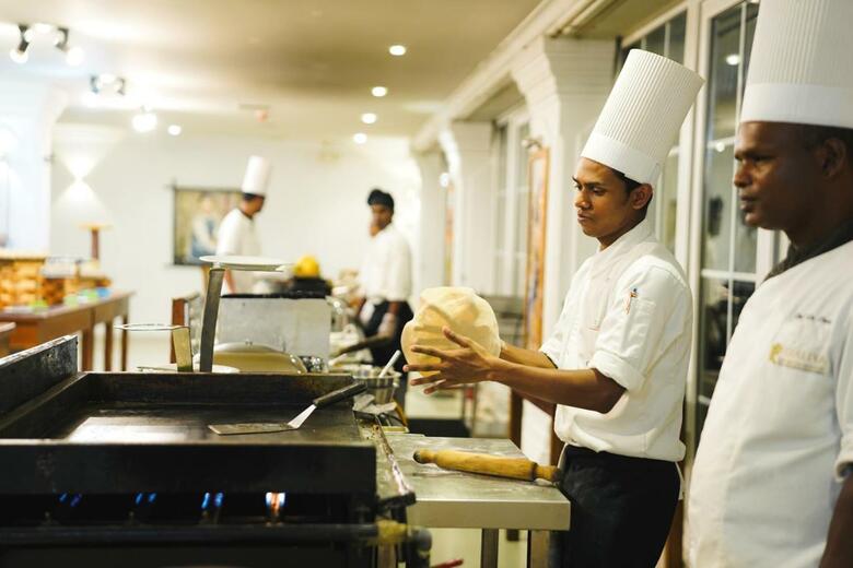 Araliya Green Hills Hotel