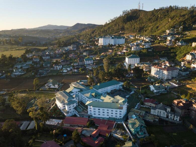 Araliya Green Hills Hotel