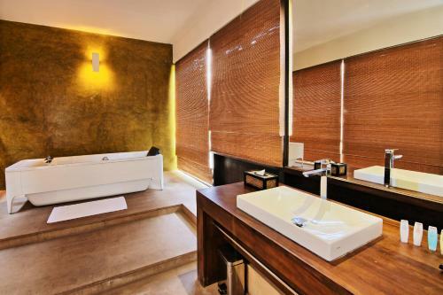 Hotel Oak Ray Haridra Beach Resort