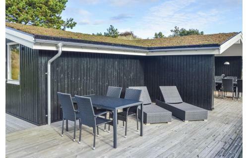 Three-bedroom Holiday Home In Blavand