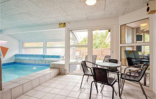 Five-bedroom Holiday Home In Blavand