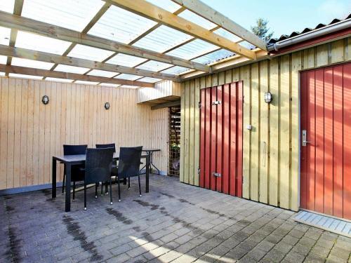 Three-bedroom Holiday Home In Bl�vand 86