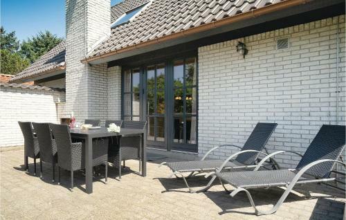 Three-bedroom Holiday Home In Blavand