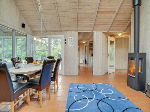 Five-bedroom Holiday Home In Blavand