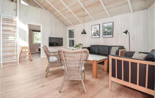 Five-bedroom Holiday Home In Blavand