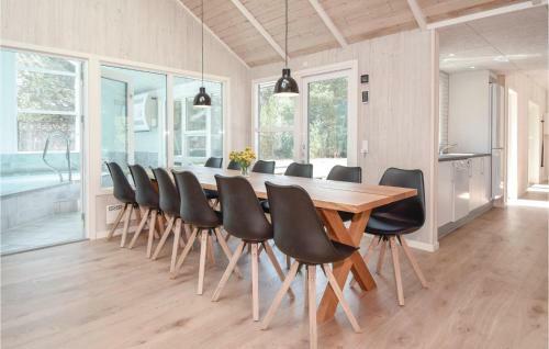 Five-bedroom Holiday Home In Blavand