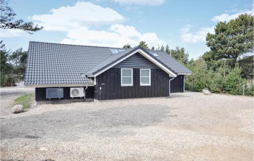 Five-bedroom Holiday Home In Blavand