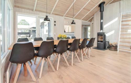 Five-bedroom Holiday Home In Blavand