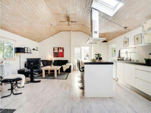 Three-bedroom Holiday Home In Blavand