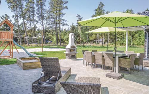 Five-bedroom Holiday Home In Blavand
