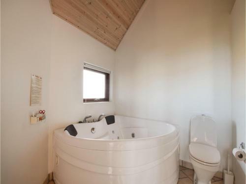 Three-bedroom Holiday Home In Blavand
