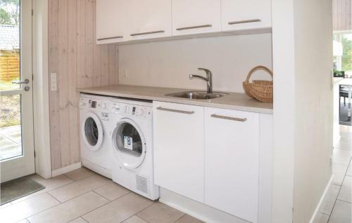 Three-bedroom Holiday Home In Blavand