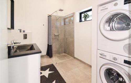 Three-bedroom Holiday Home In Blavand