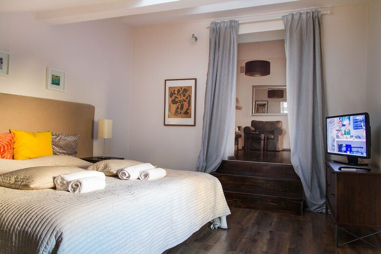 Lounge Apartments