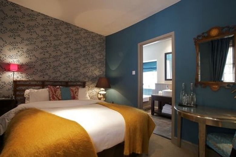 Hotel The Feathers