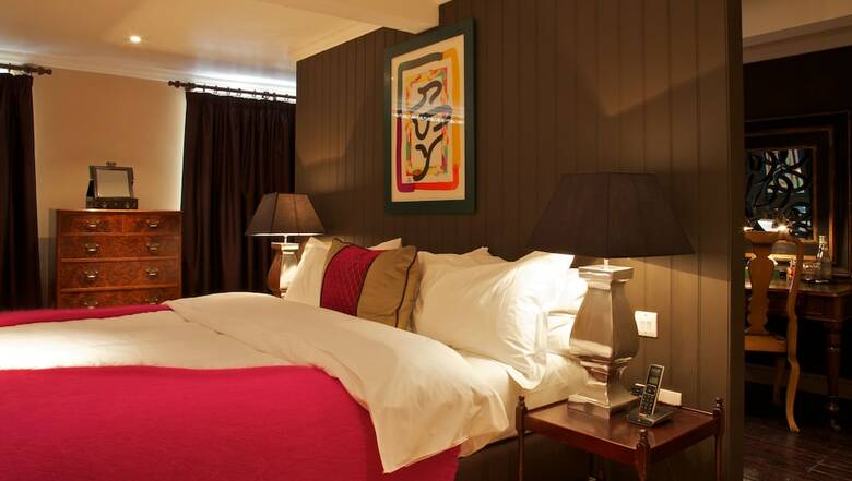 Hotel The Feathers