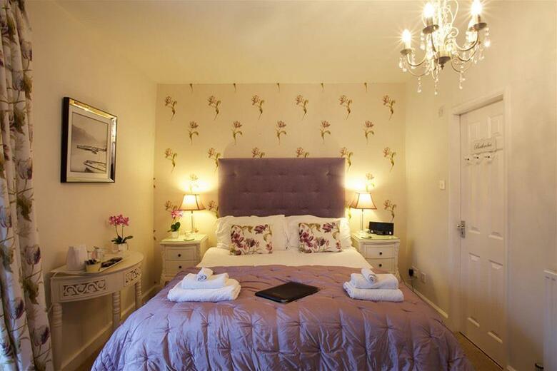 Hostal Holly Lodge Guest House