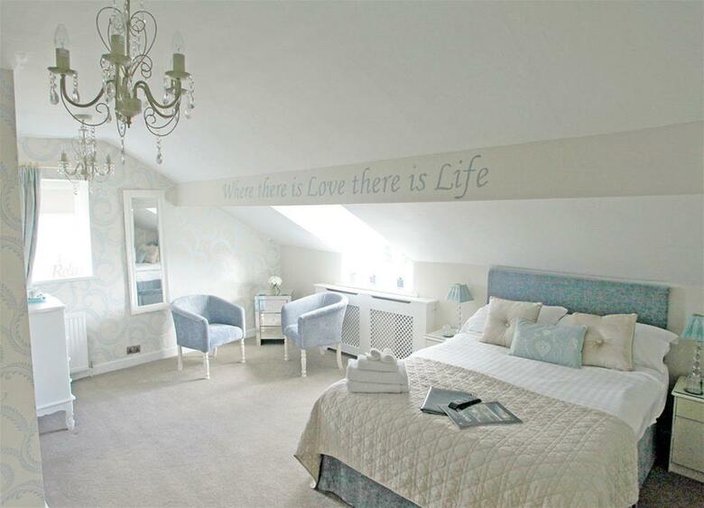 Hostal Holly Lodge Guest House