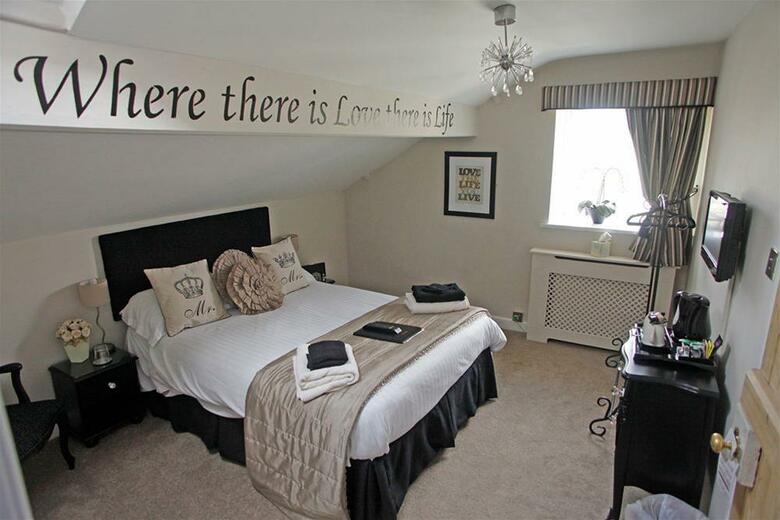 Hostal Holly Lodge Guest House