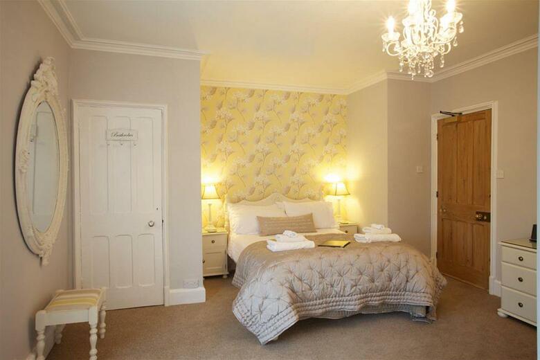 Hostal Holly Lodge Guest House