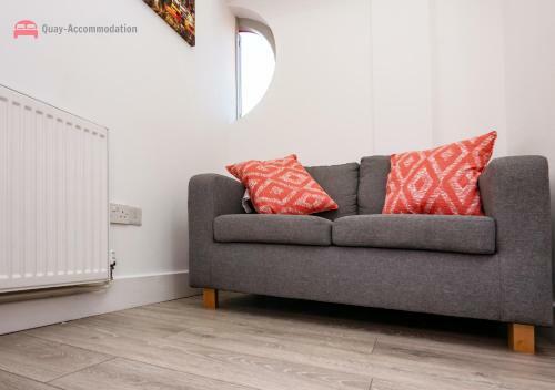 Quirky Studio Apartment (reading)