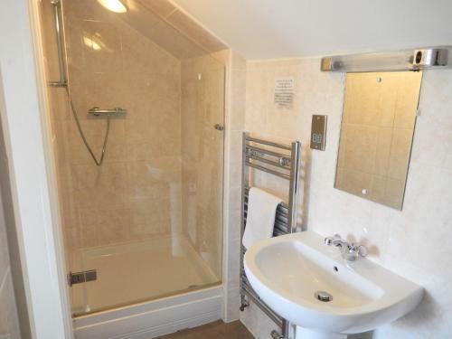 Hostal Newport Guest House