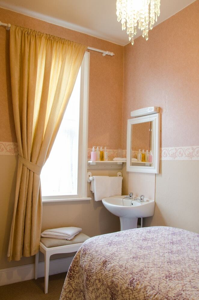 Hostal Hedley Villa Guest House