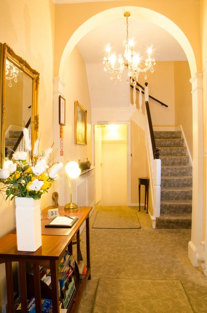 Hostal Hedley Villa Guest House