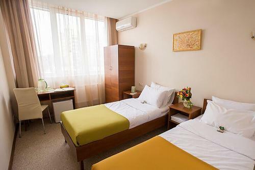 Kapu$ta Hotel