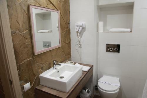 Posada Wine & Rose Boutique Hotel