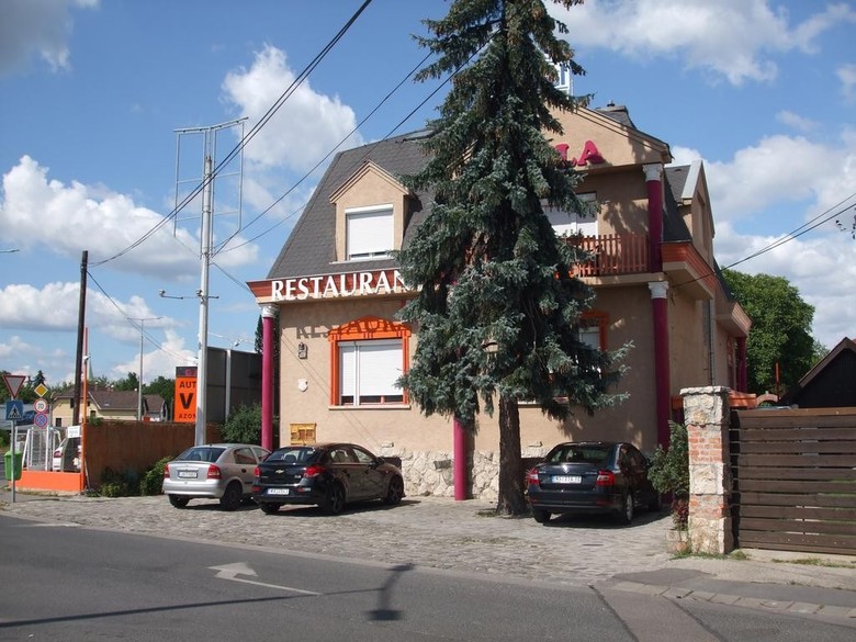 Attila Hotel & Restaurant
