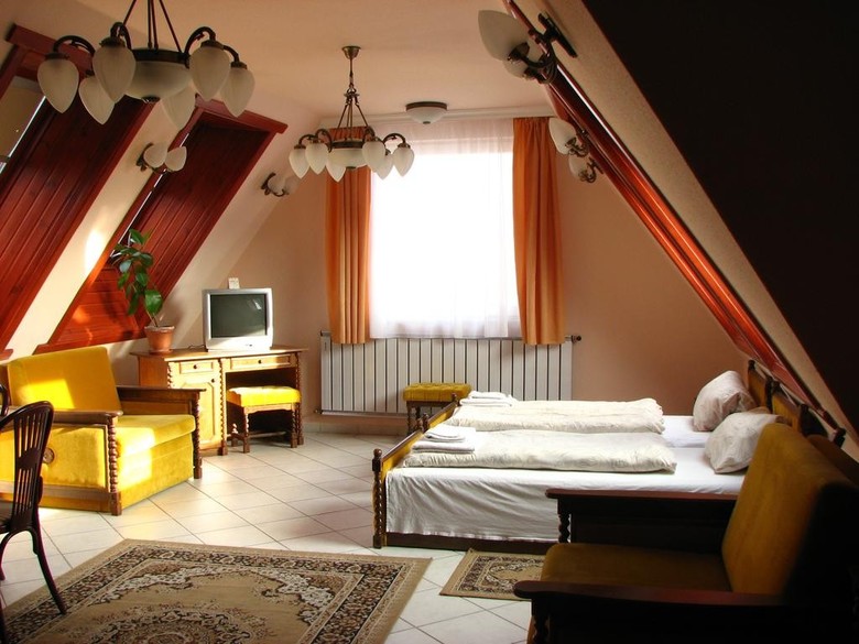 Happy Hotel